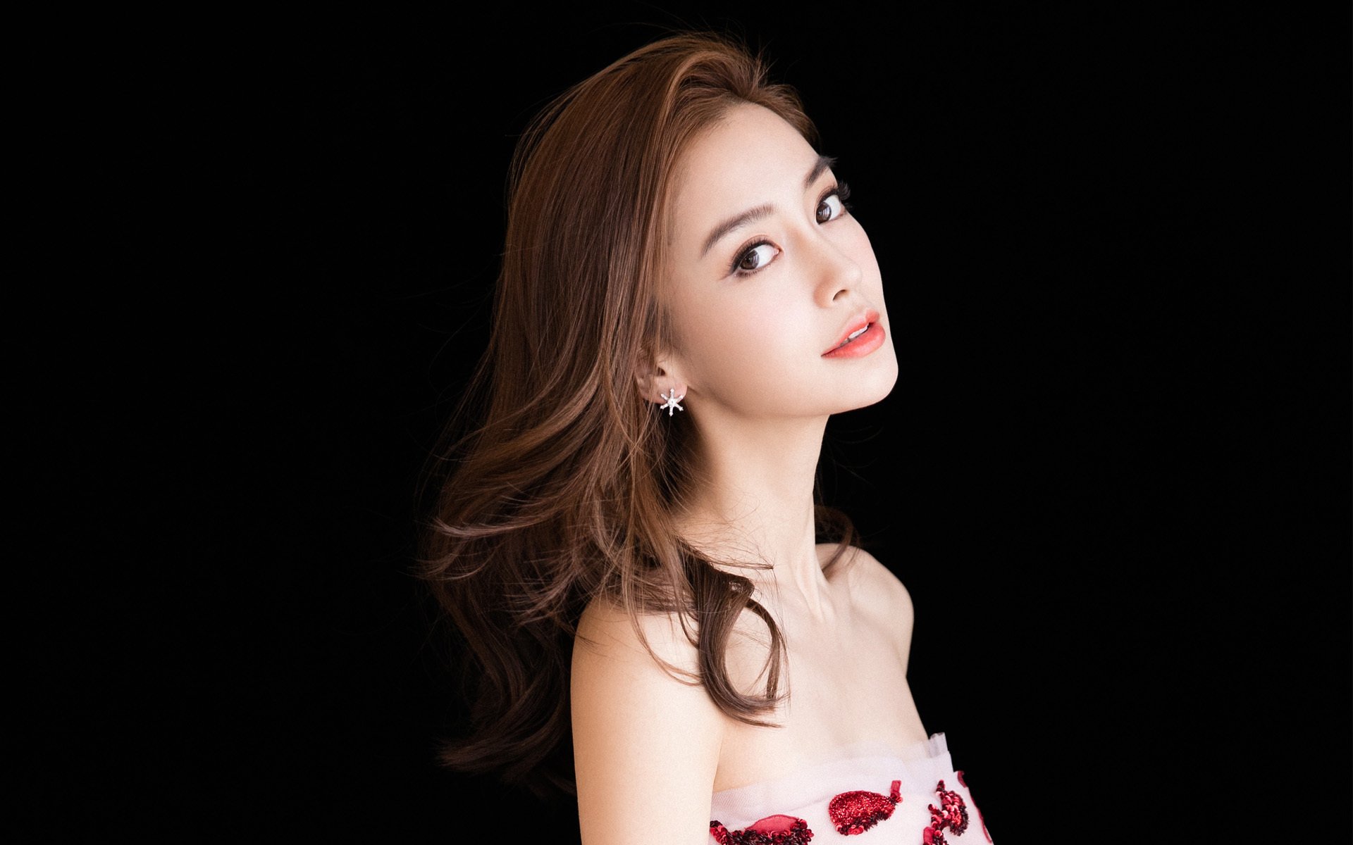 开云官网-狼王蒂伊：季后赛中多次关键抢断，守护球队的“钢铁防线”！，狼王迪洛斯