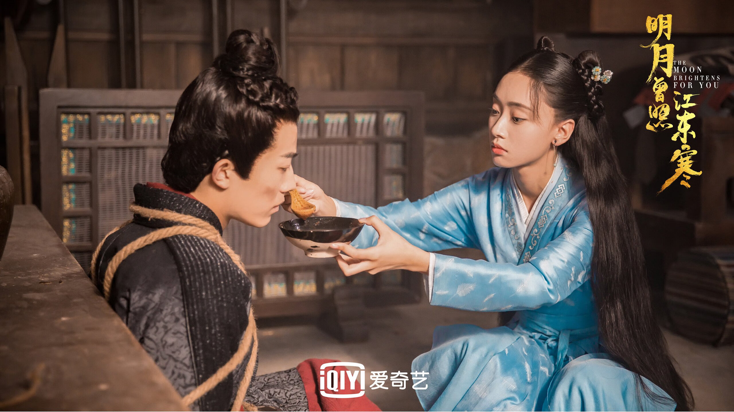 紧张足球比赛中球队表现出色，势如破竹，足球比赛正在紧张地进行修改病句