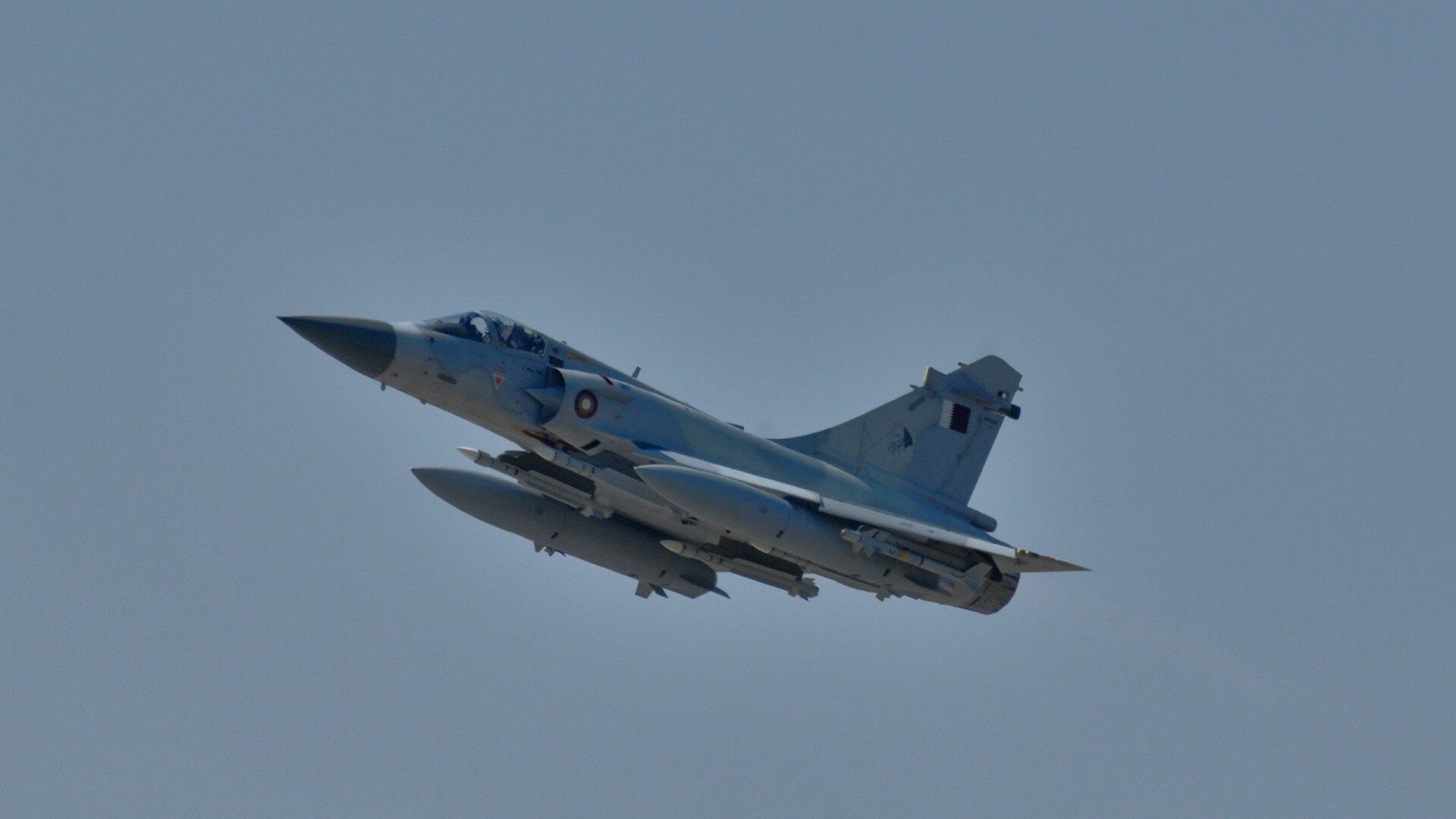 球员持球后的节奏起跳是否影响命中率,持球跳起被对方按下算走步吗