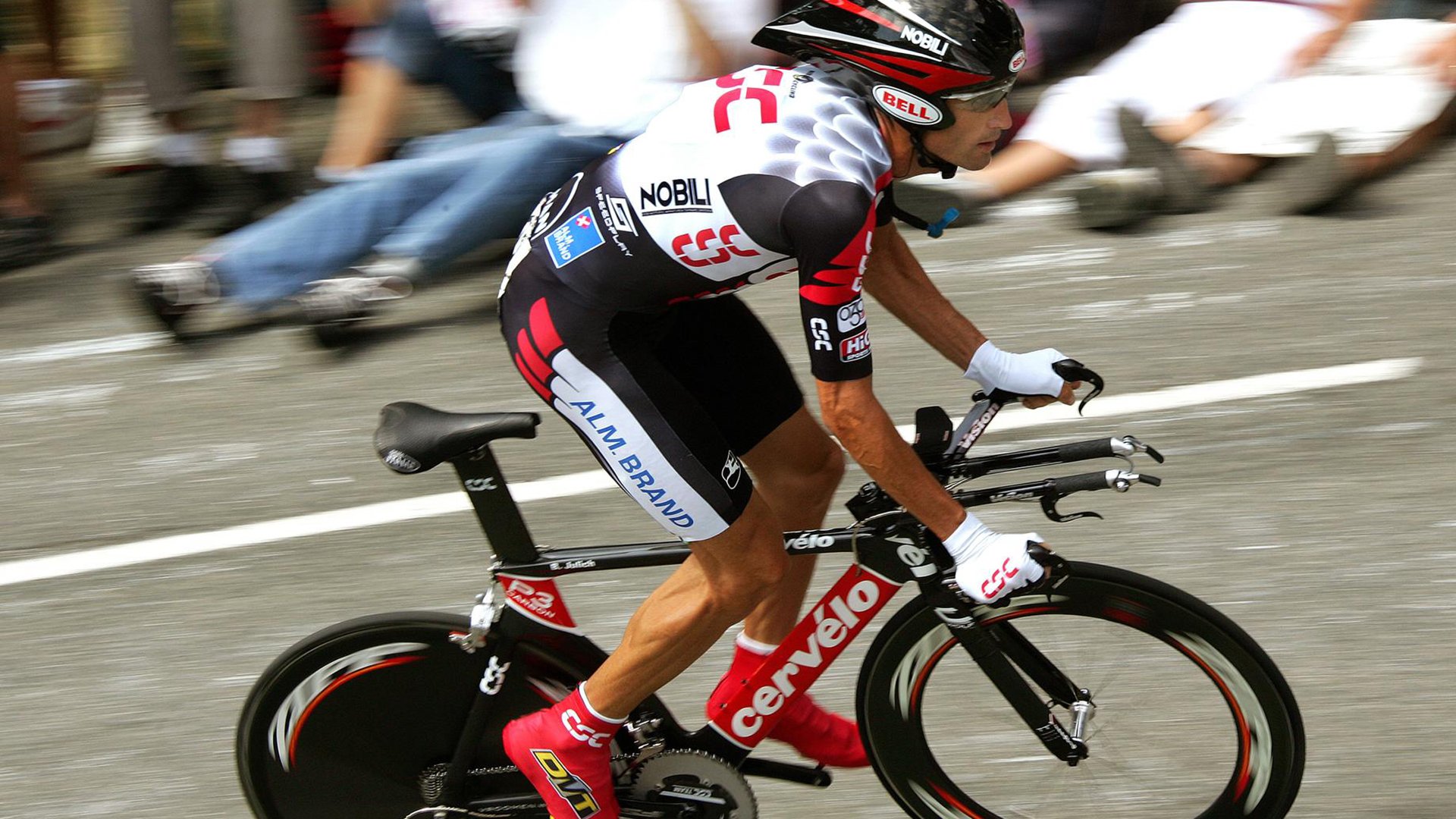 NBA推出“黑科技裁判眼镜”，提升边线执法准确率，裁判眼睛